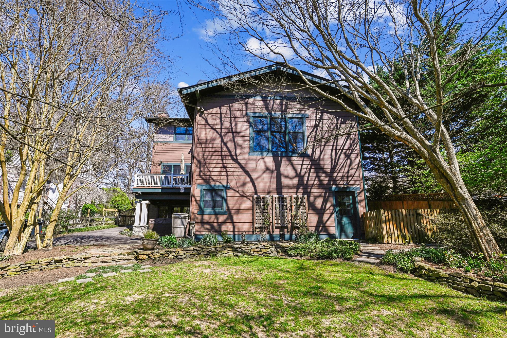 SEVEN OAKS - Residential