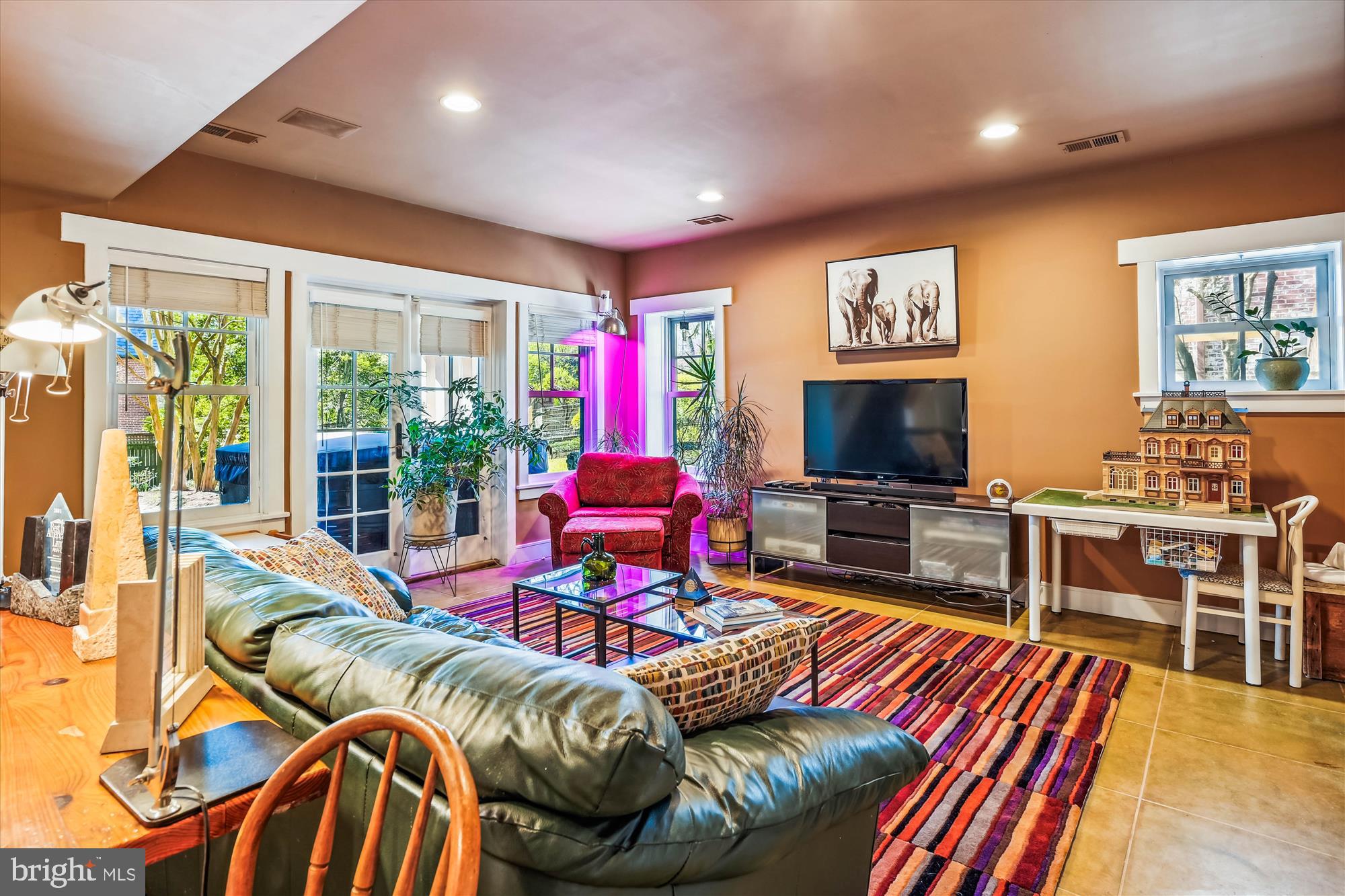 SEVEN OAKS - Residential