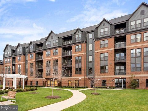 Homes For Rent - 3927 Fair Ridge Drive #503<br/> FAIRFAX, VA 22033