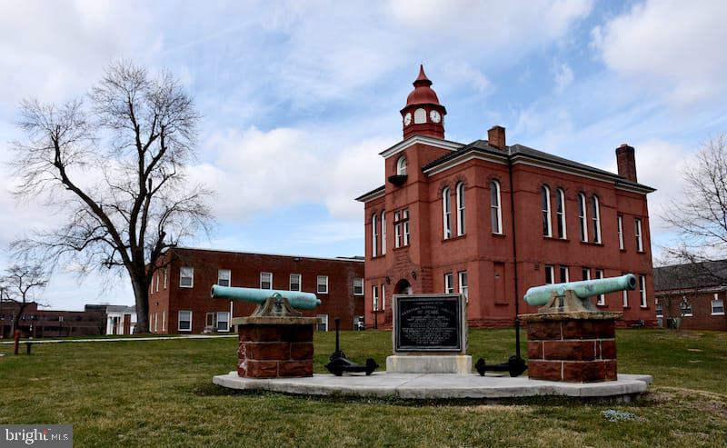 POINT OF WOODS - Residential