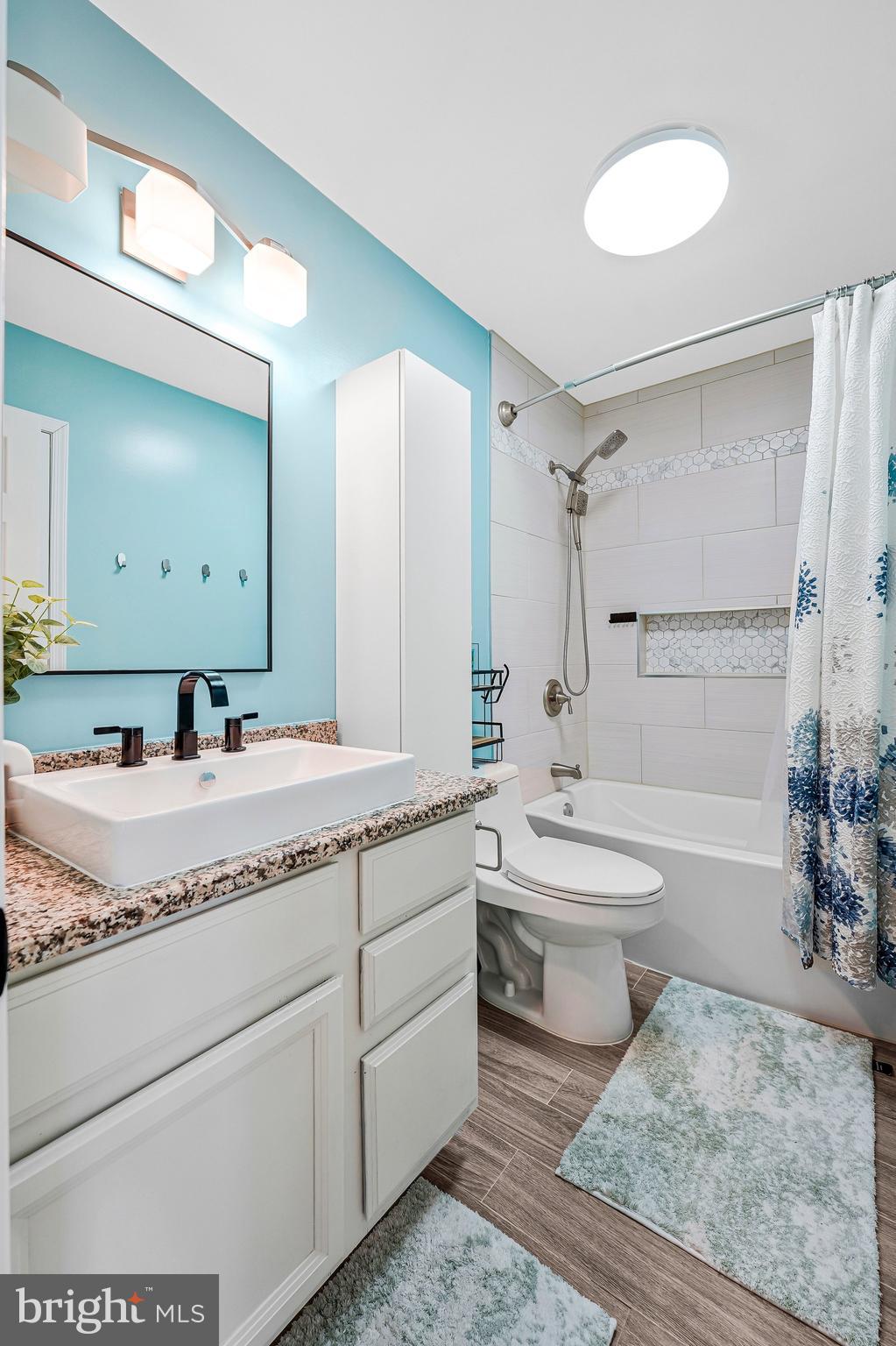 POINT OF WOODS - Residential