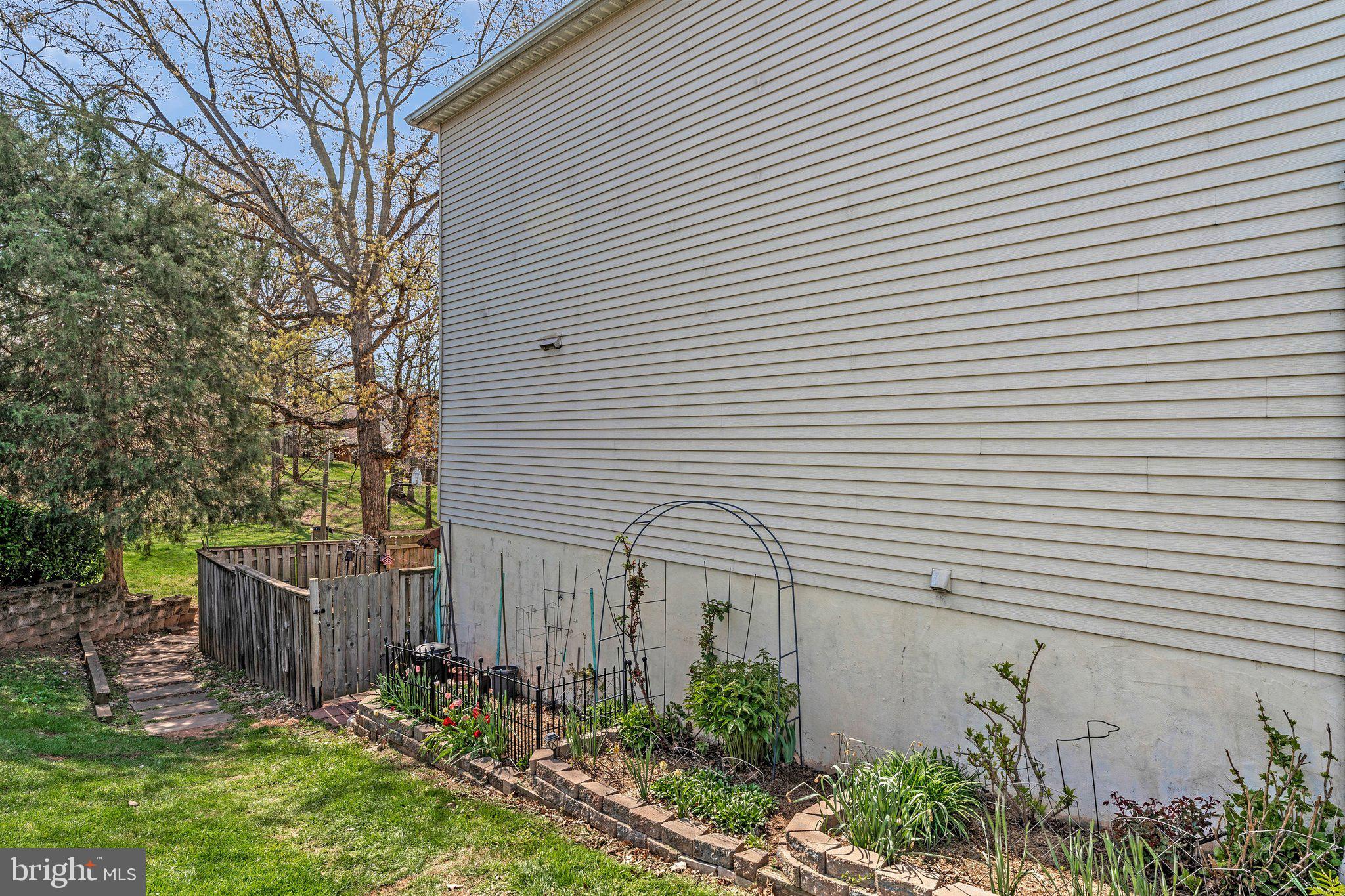 POINT OF WOODS - Residential