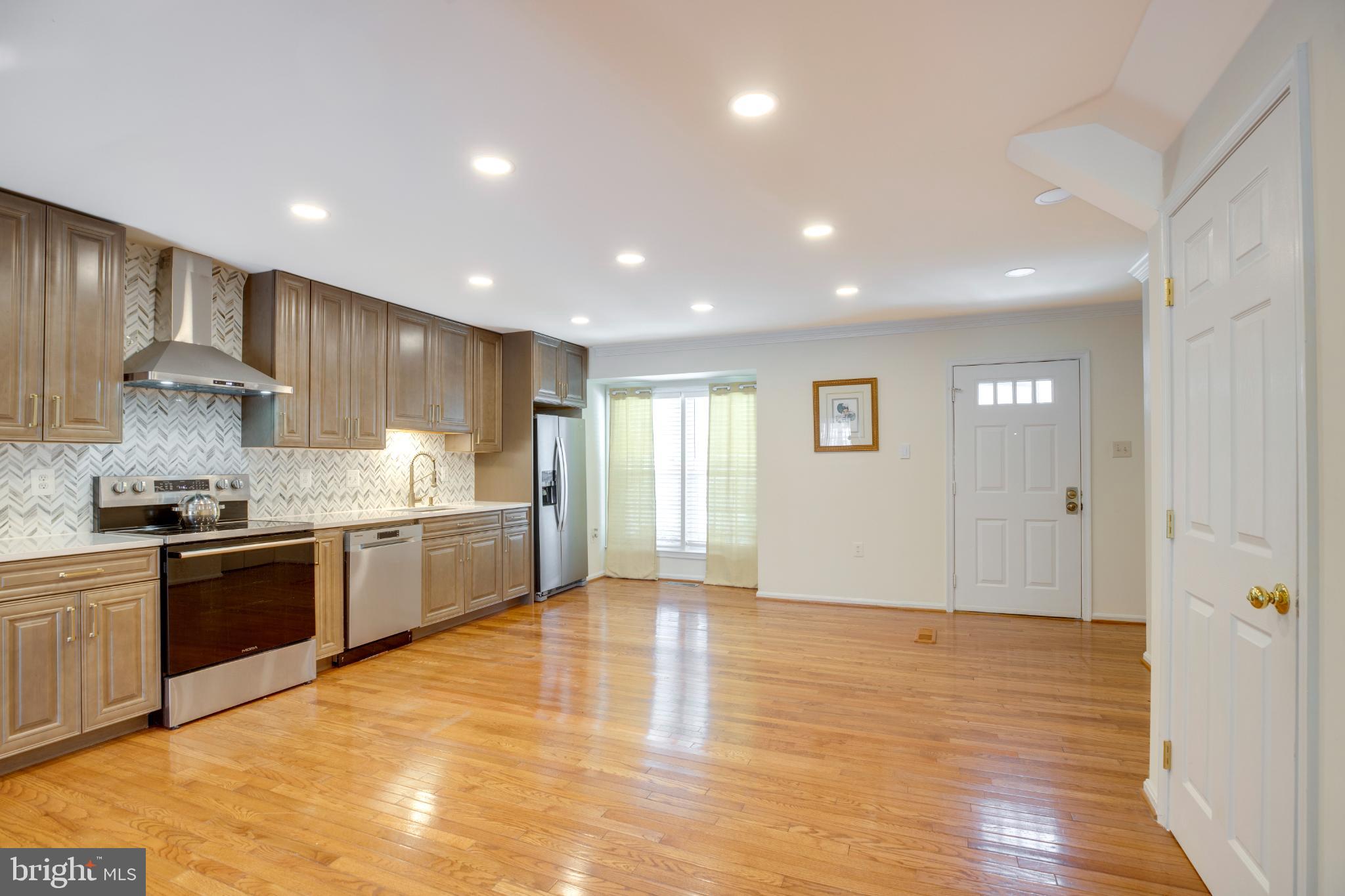 5772 CROWNLEIGH COURT