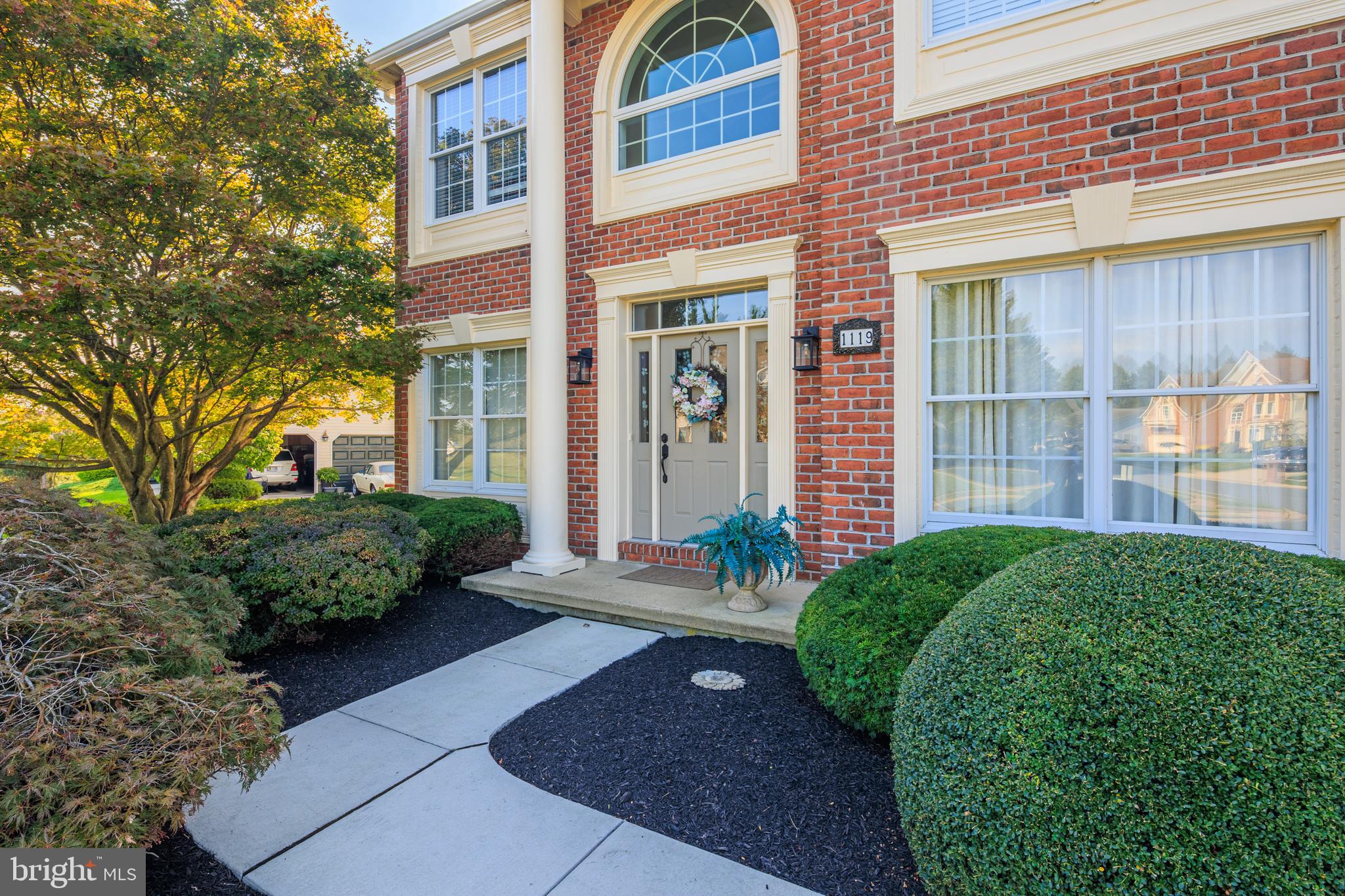 1119 GLASTONBURY WAY