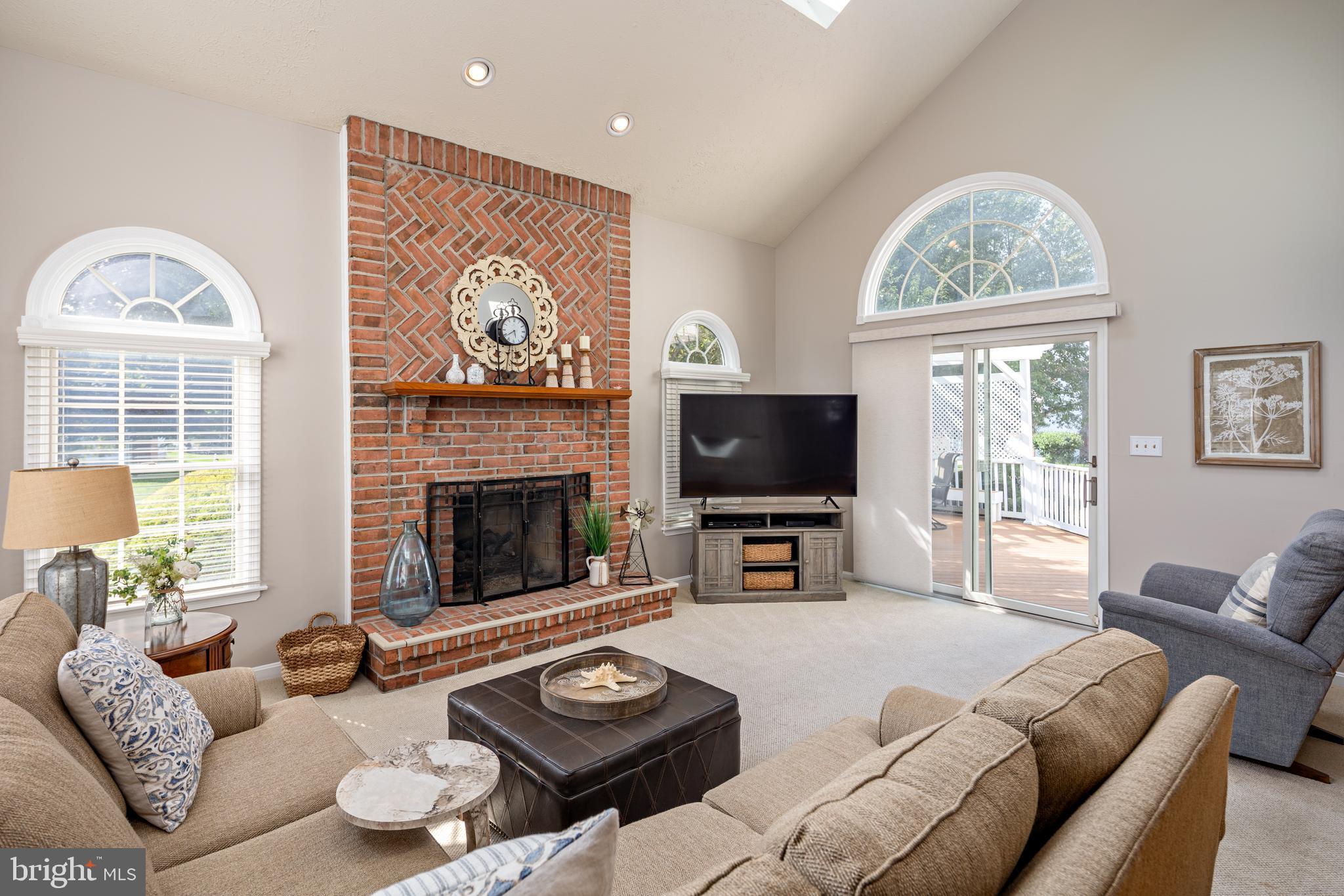 1119 GLASTONBURY WAY