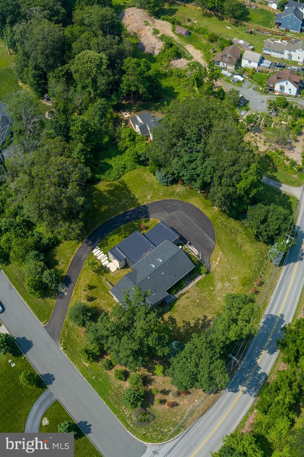 FOULK  MANOR - Residential