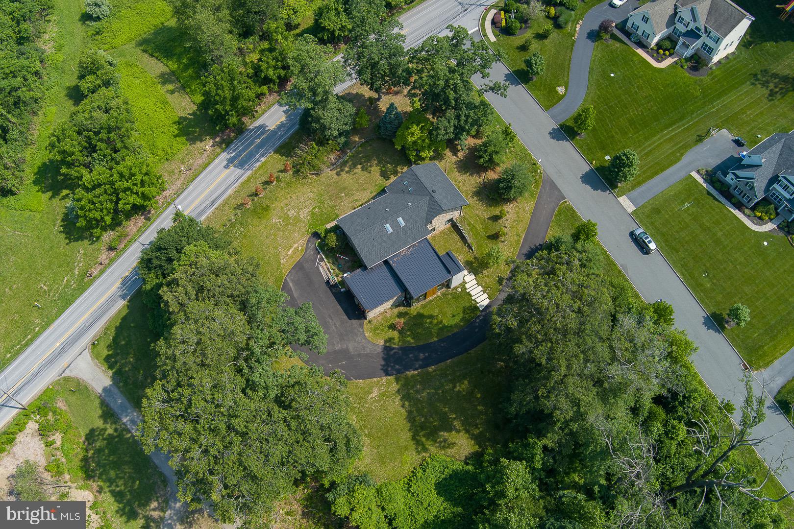 FOULK  MANOR - Residential