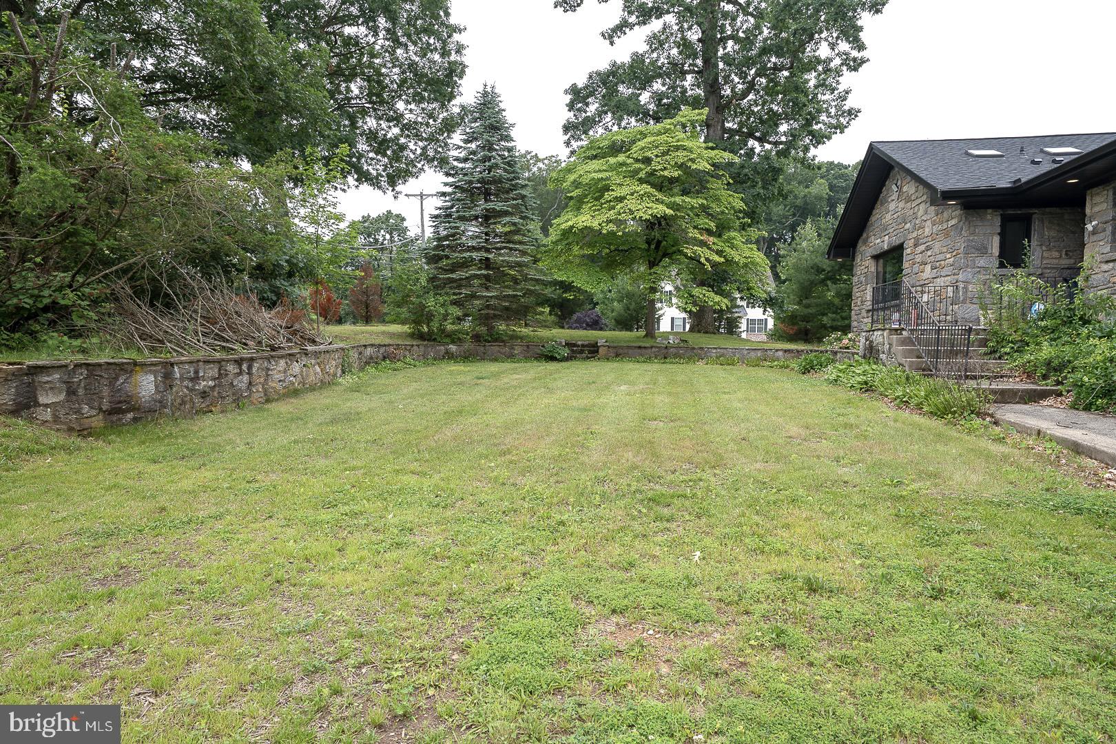 FOULK  MANOR - Residential