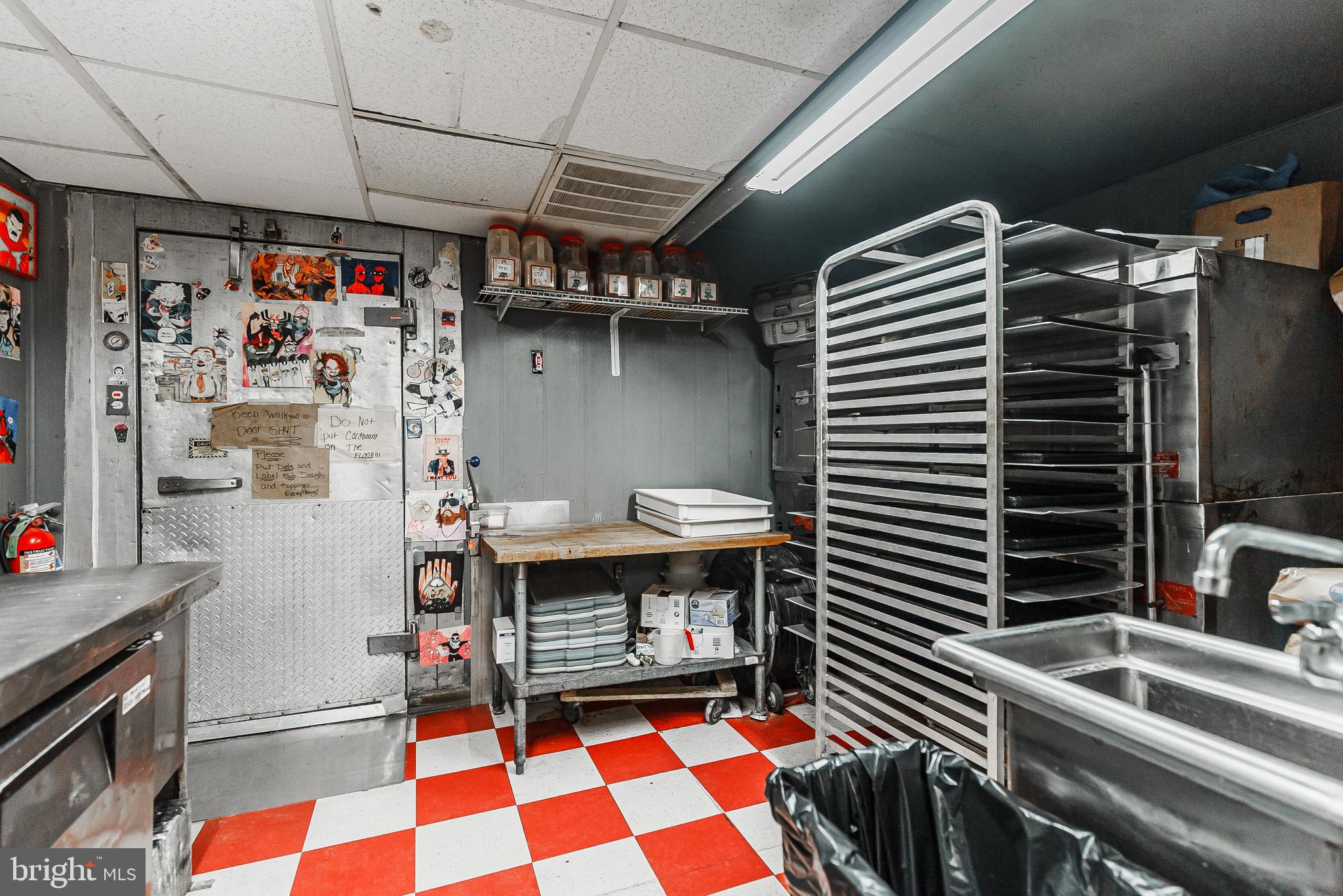 WHITMAN - Commercial Sale