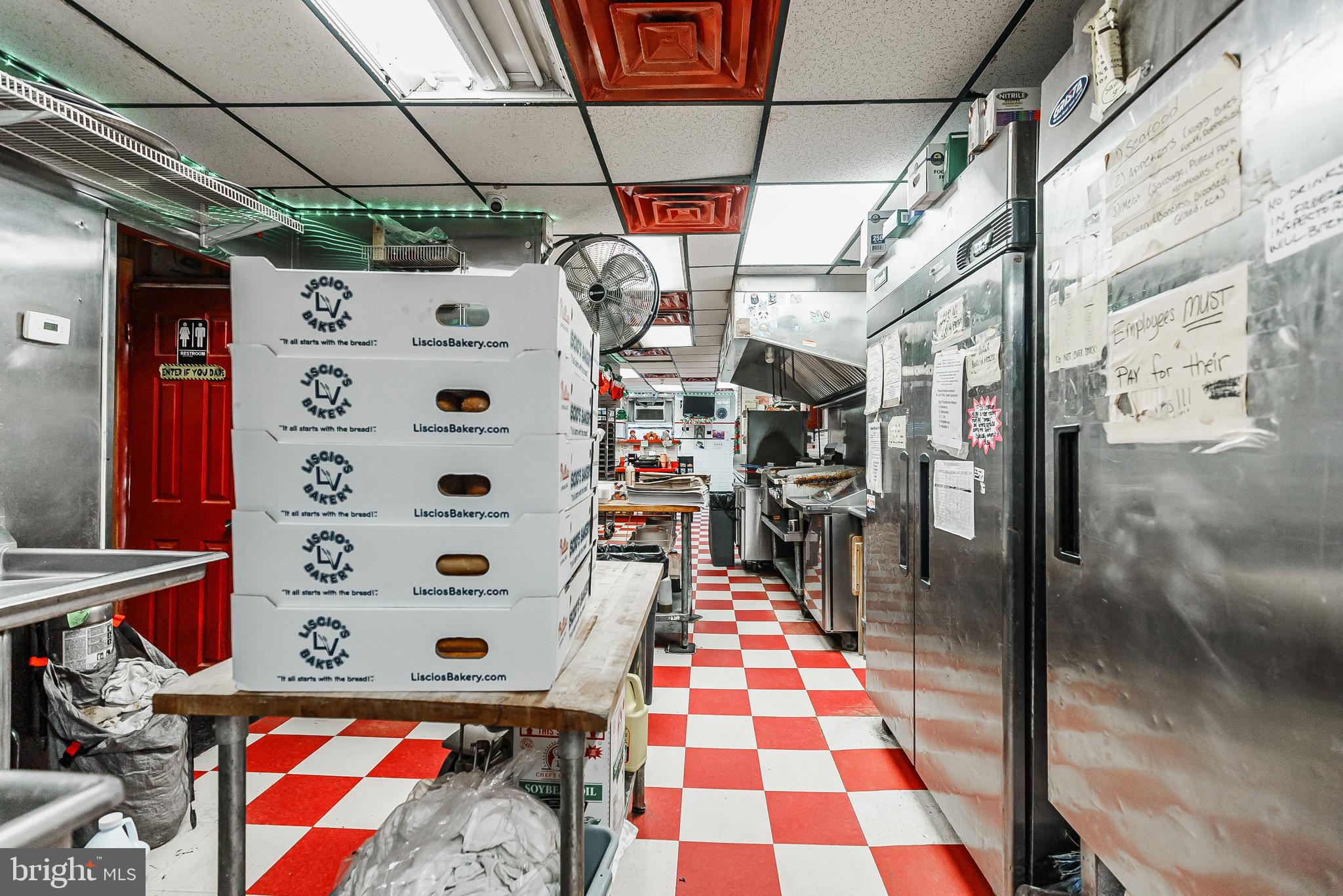 WHITMAN - Commercial Sale