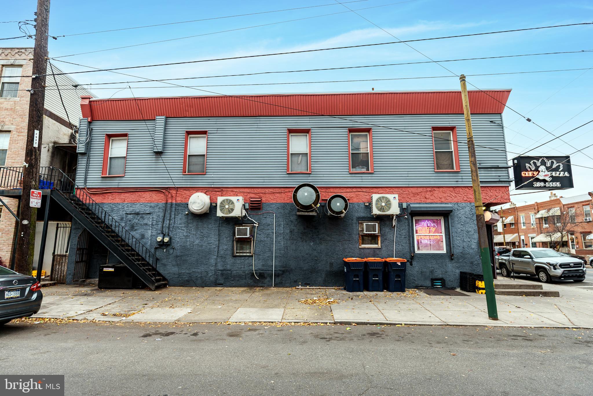 WHITMAN - Commercial Sale