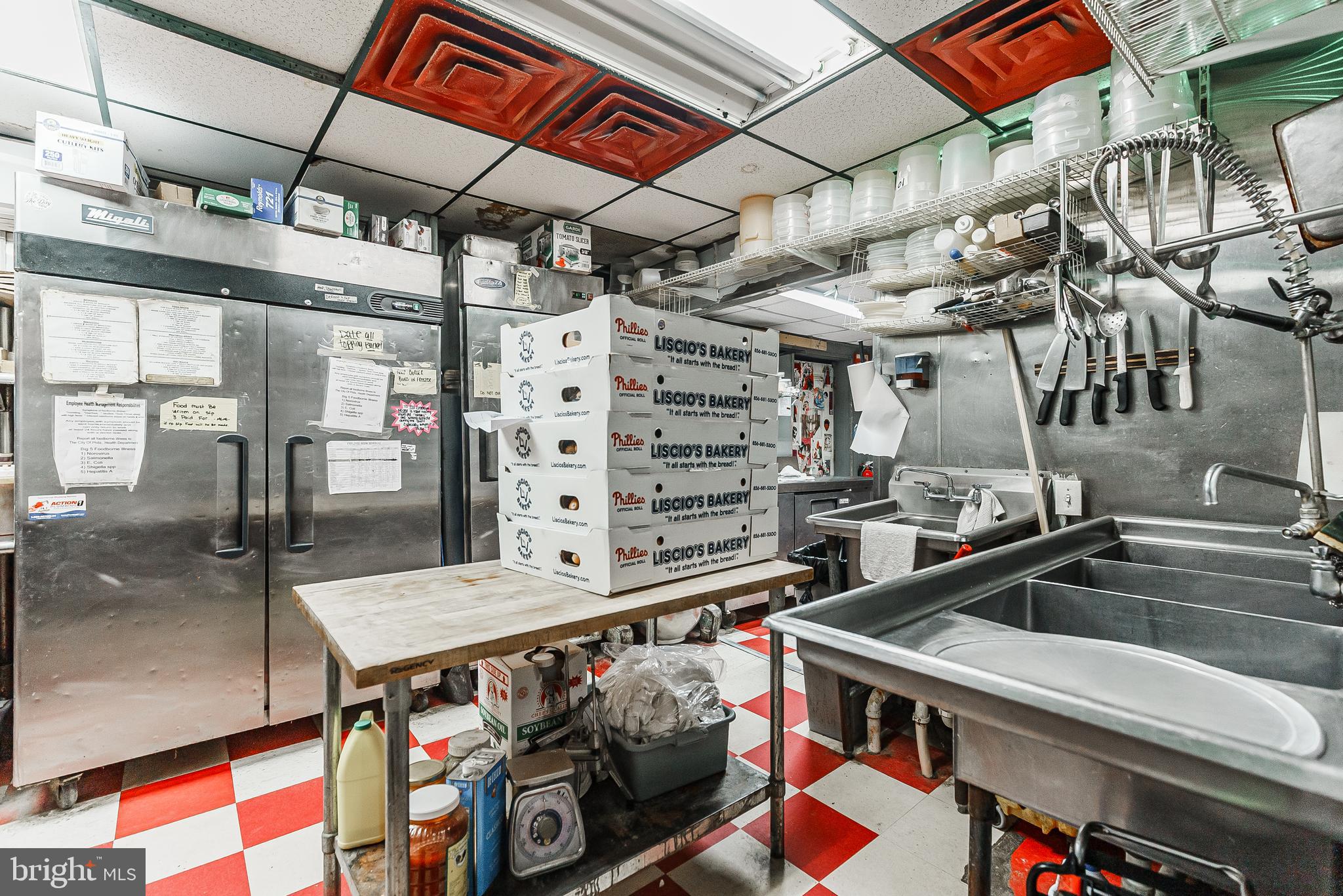 WHITMAN - Commercial Sale