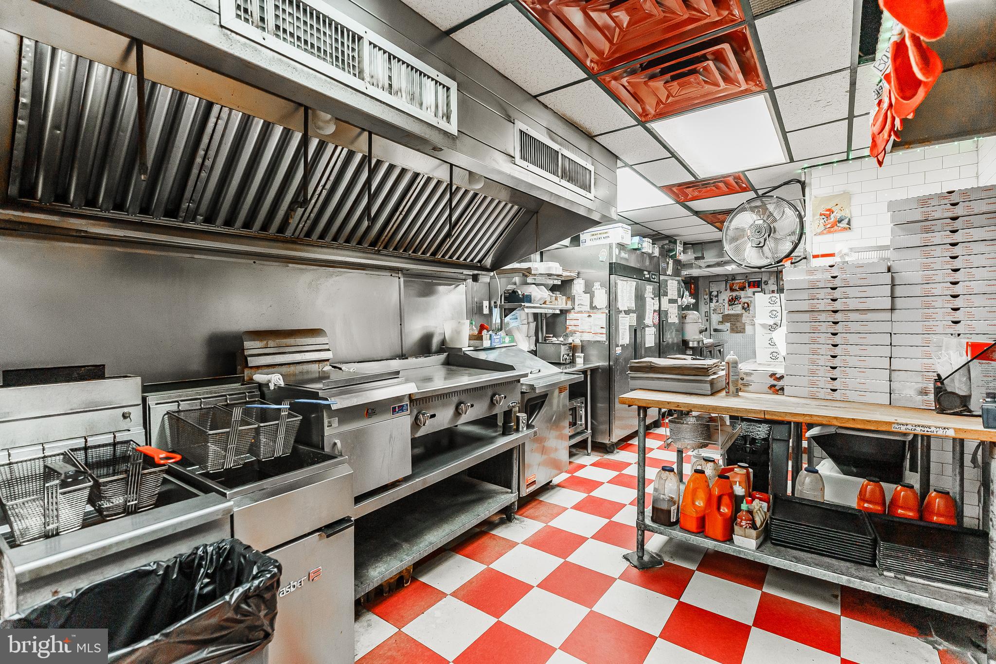 WHITMAN - Commercial Sale