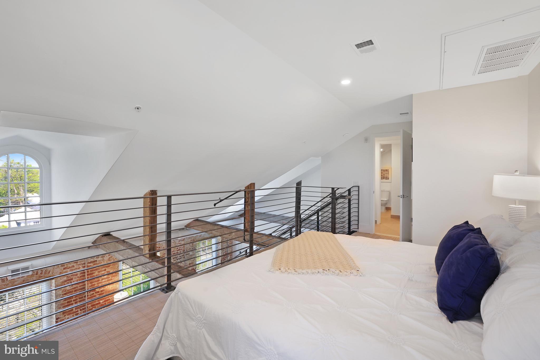 OLD TOWN ALEXANDRIA - Residential