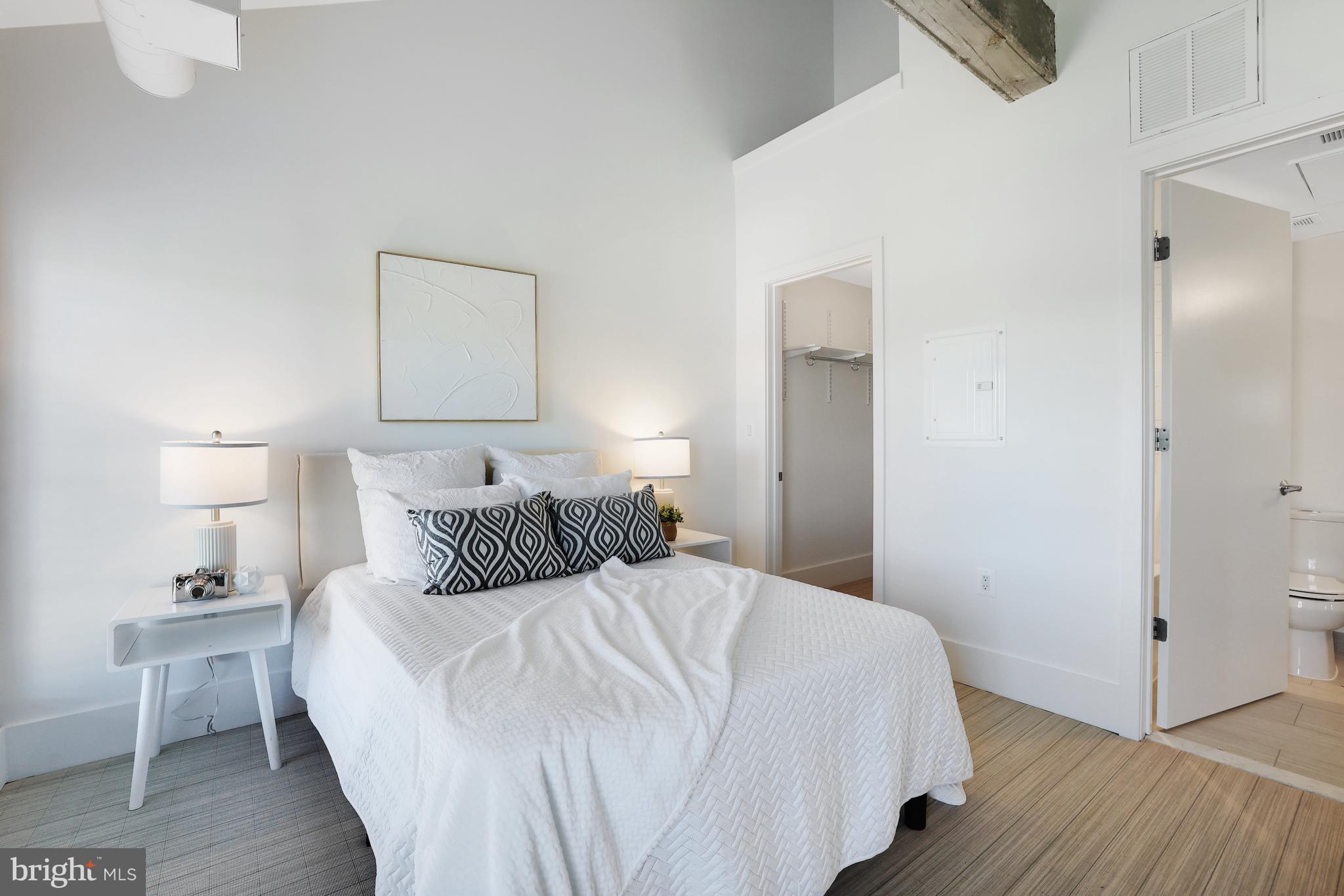 OLD TOWN ALEXANDRIA - Residential