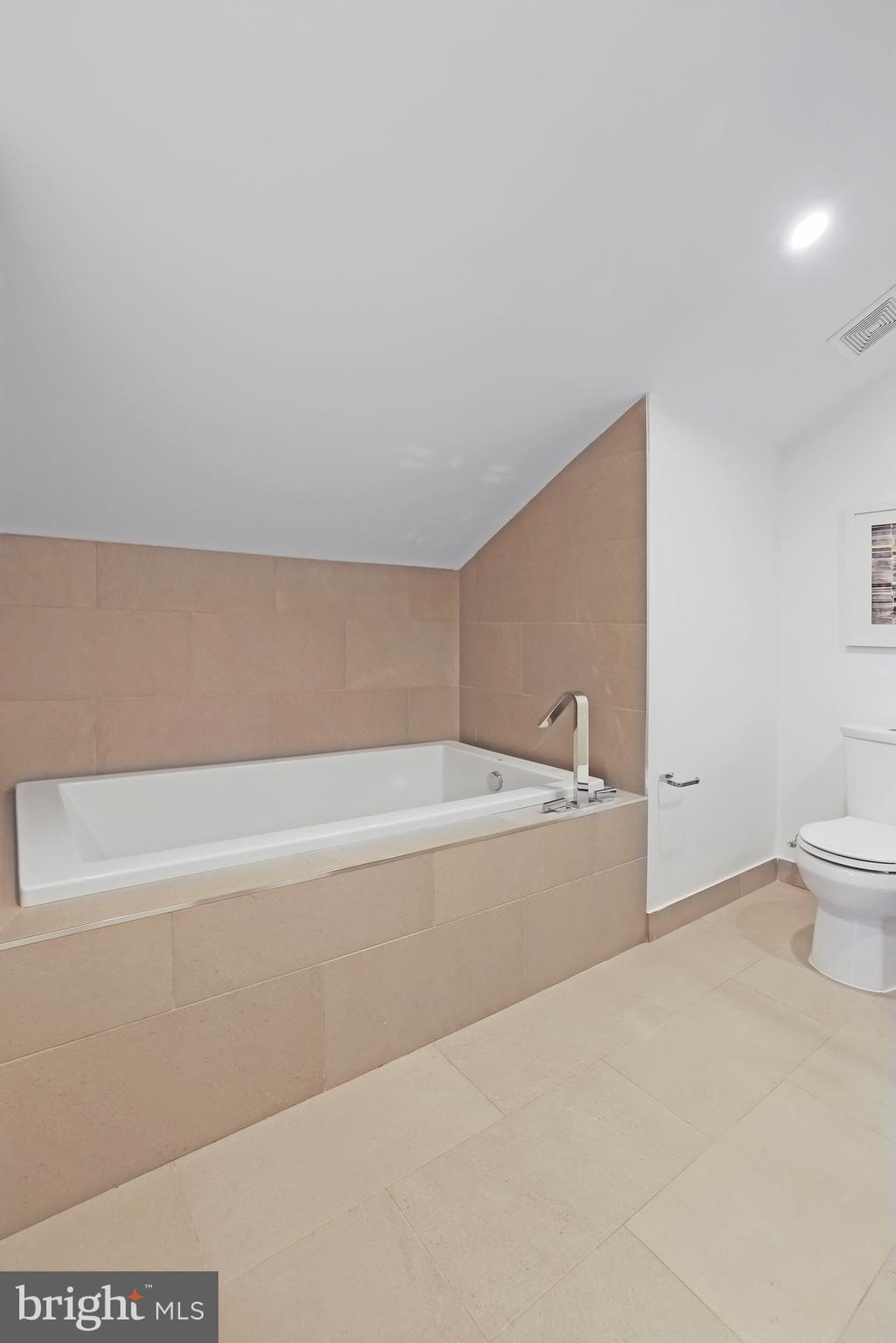 OLD TOWN ALEXANDRIA - Residential