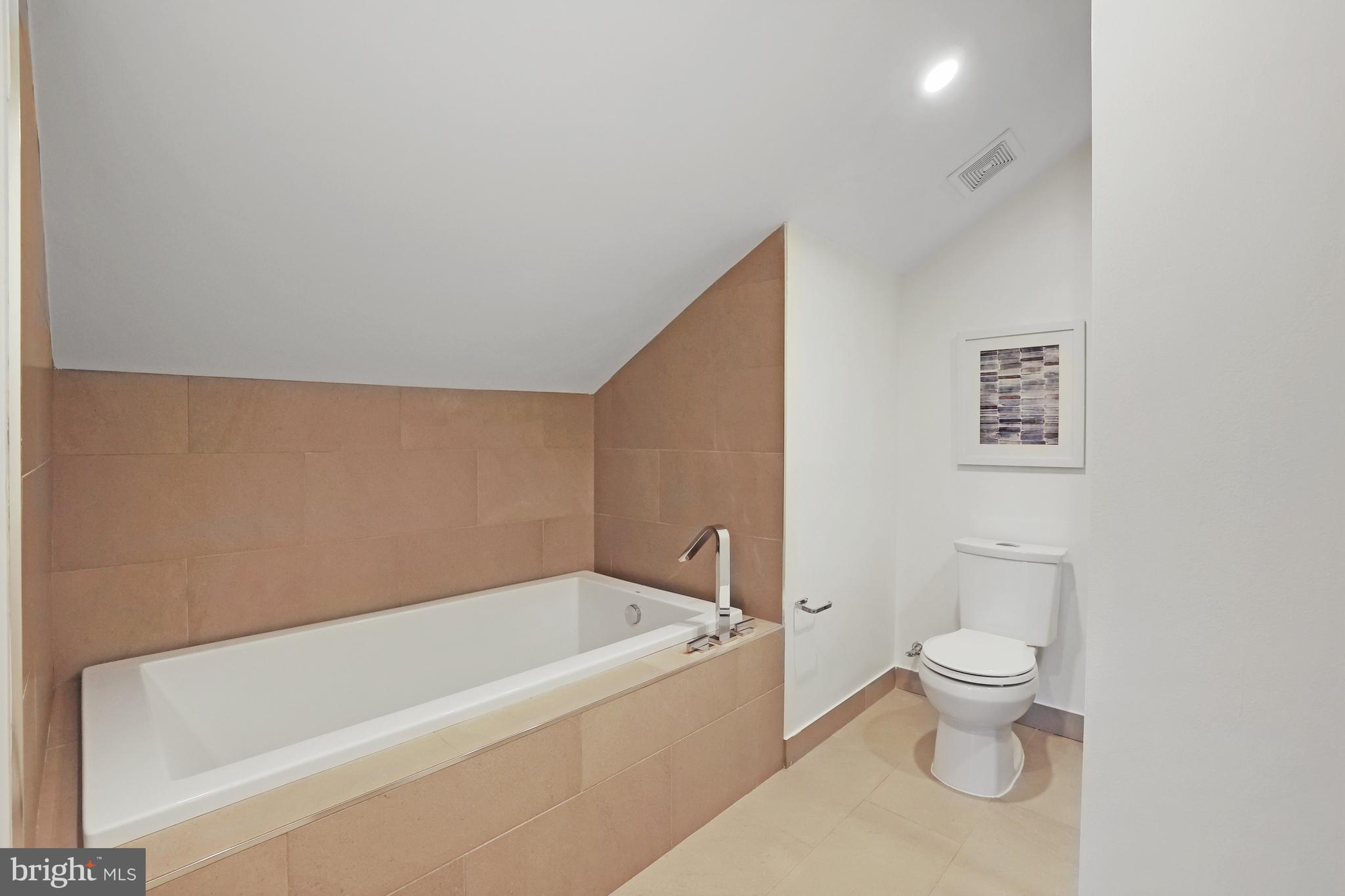 OLD TOWN ALEXANDRIA - Residential