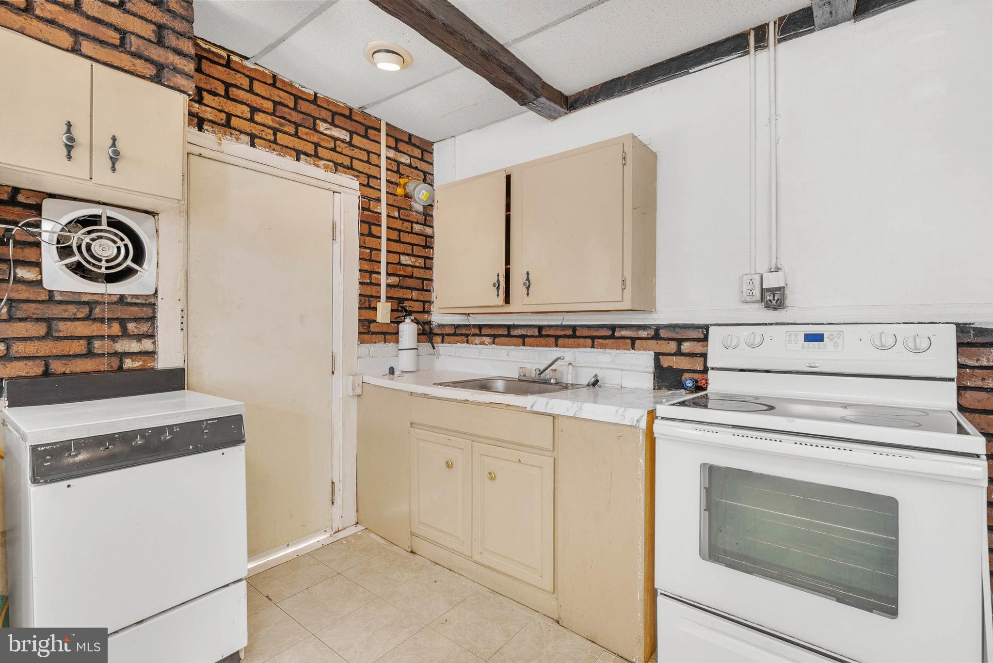 522 MONMOUTH STREET 2