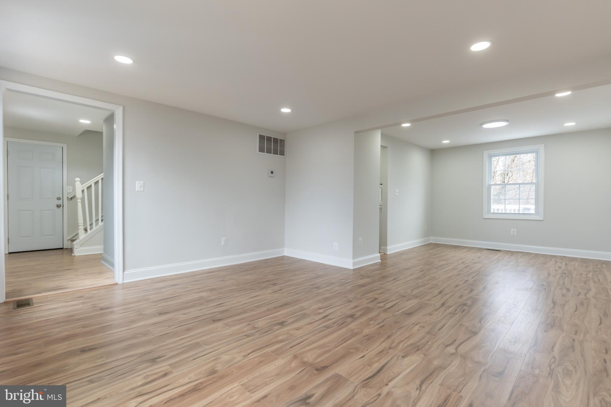 SENECA CHASE - Residential