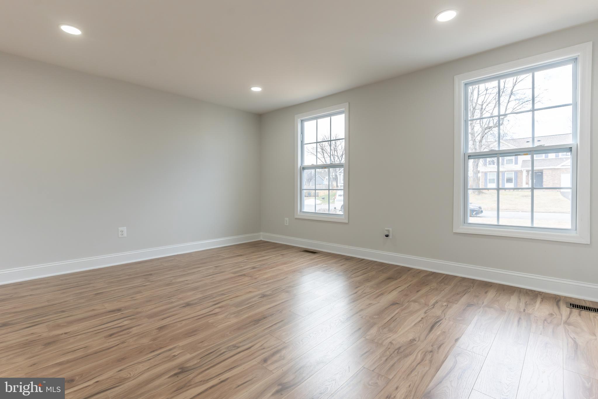 SENECA CHASE - Residential