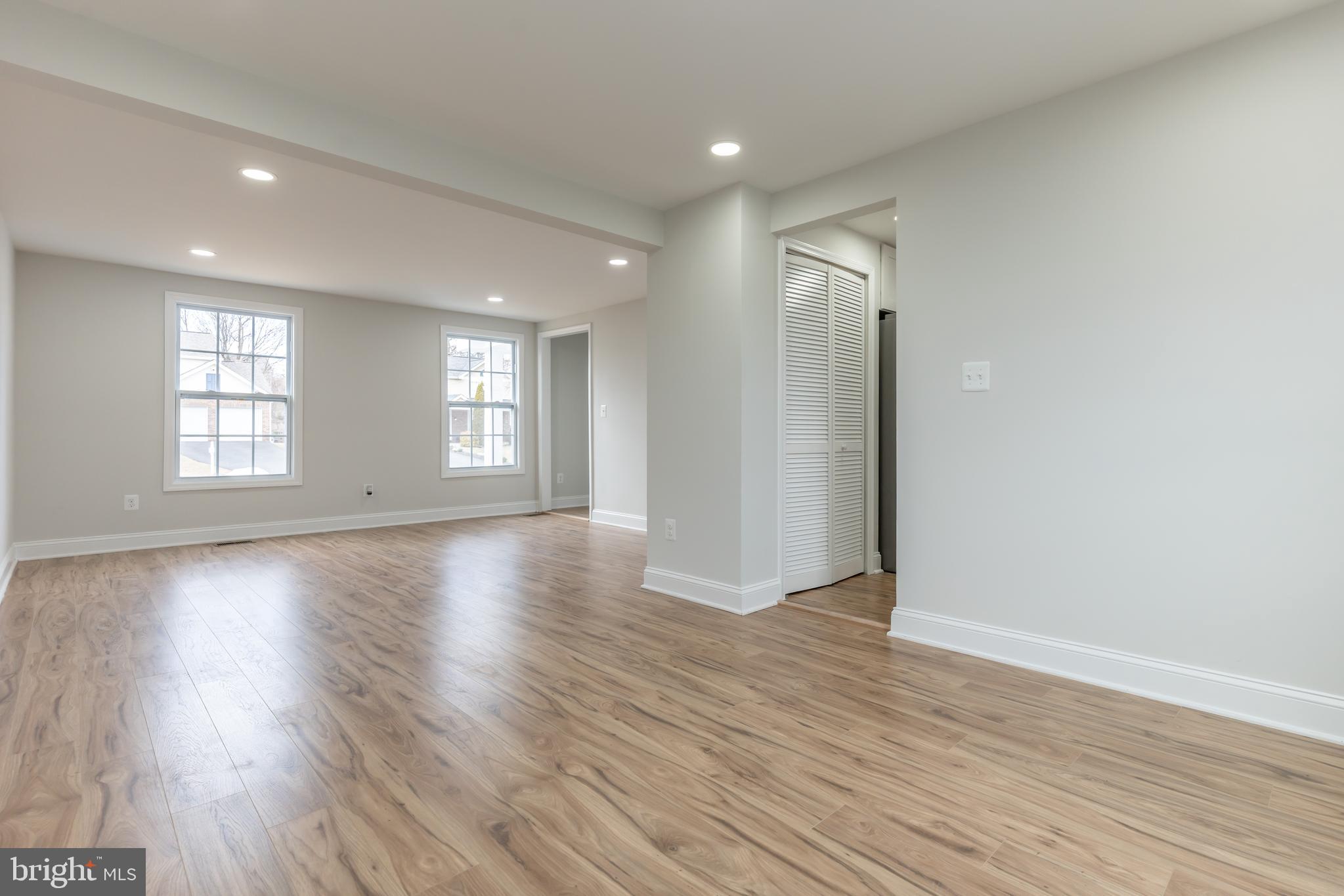 SENECA CHASE - Residential