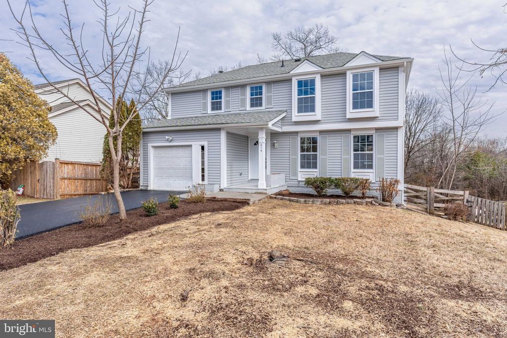 Photo of 214 Leslie Ct, STERLING, VA 20164 (MLS # VALO2117212)