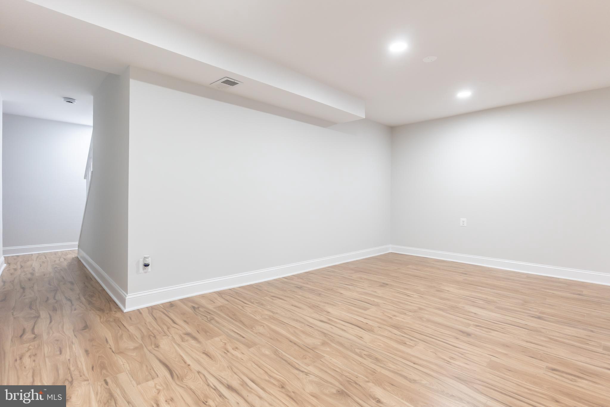 SENECA CHASE - Residential