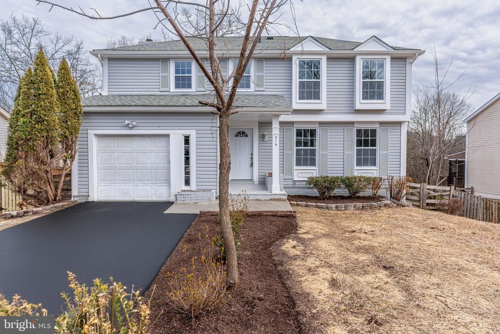 Photo of 214 Leslie Ct, STERLING, VA 20164 (MLS # VALO2117212)