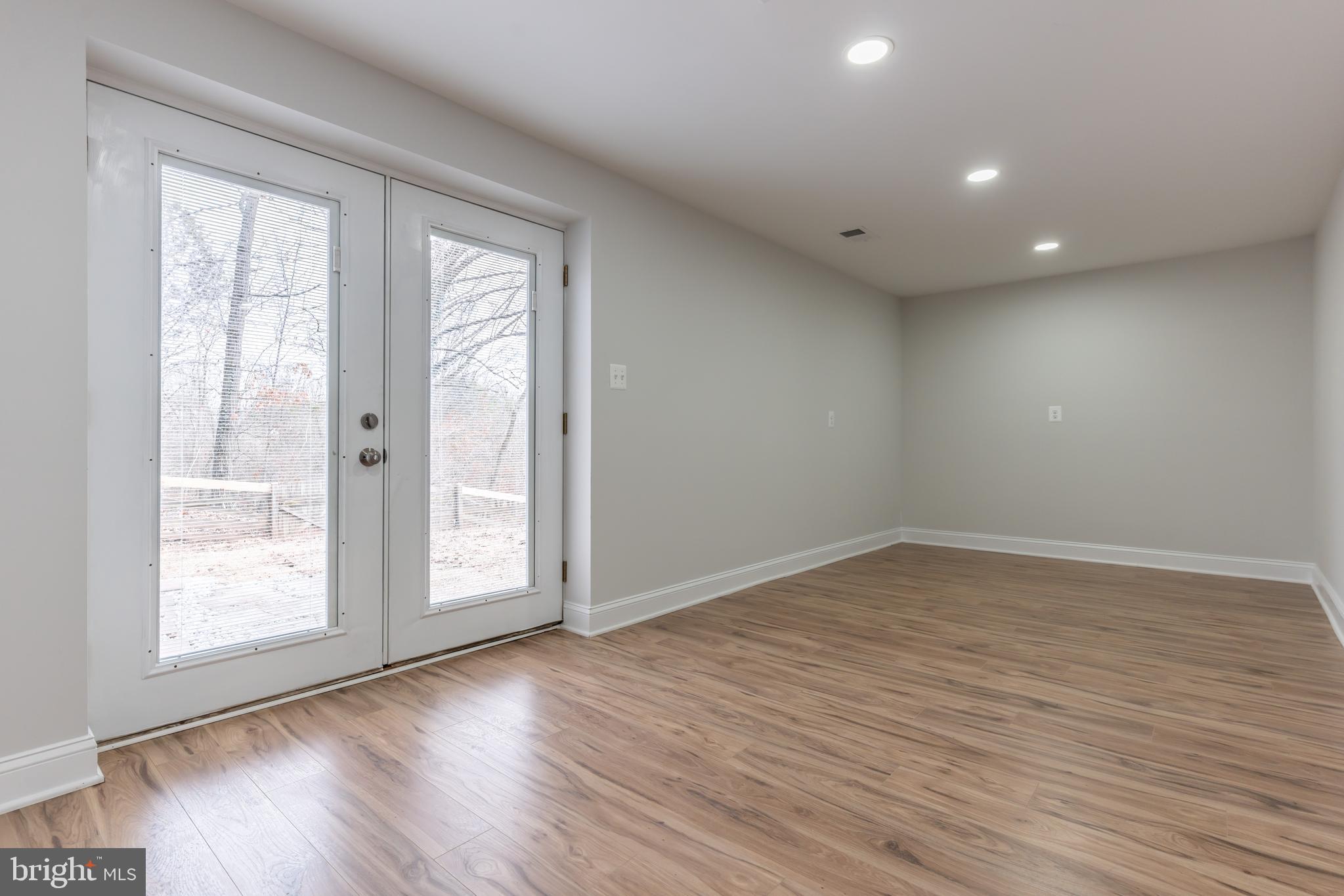 SENECA CHASE - Residential