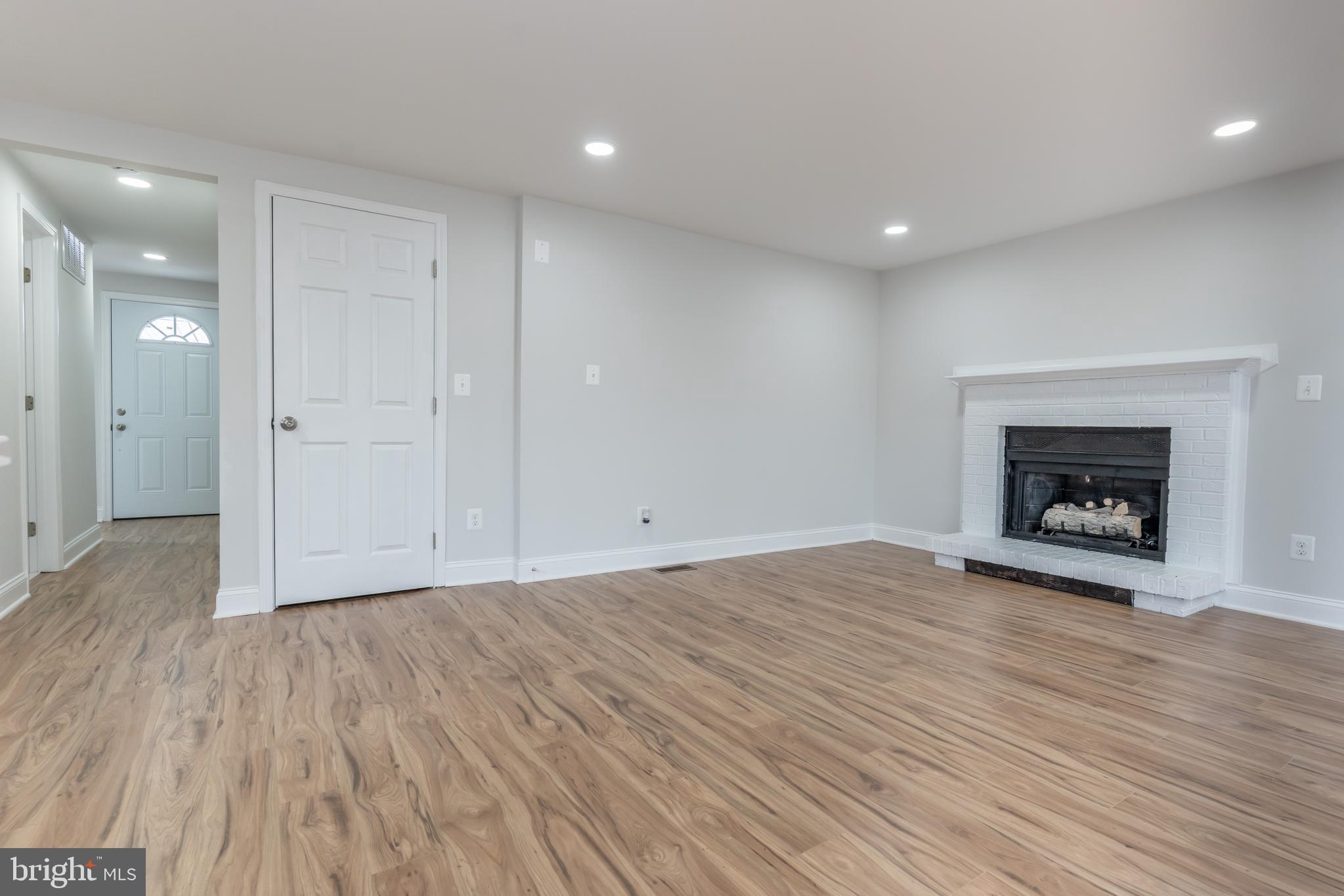 SENECA CHASE - Residential