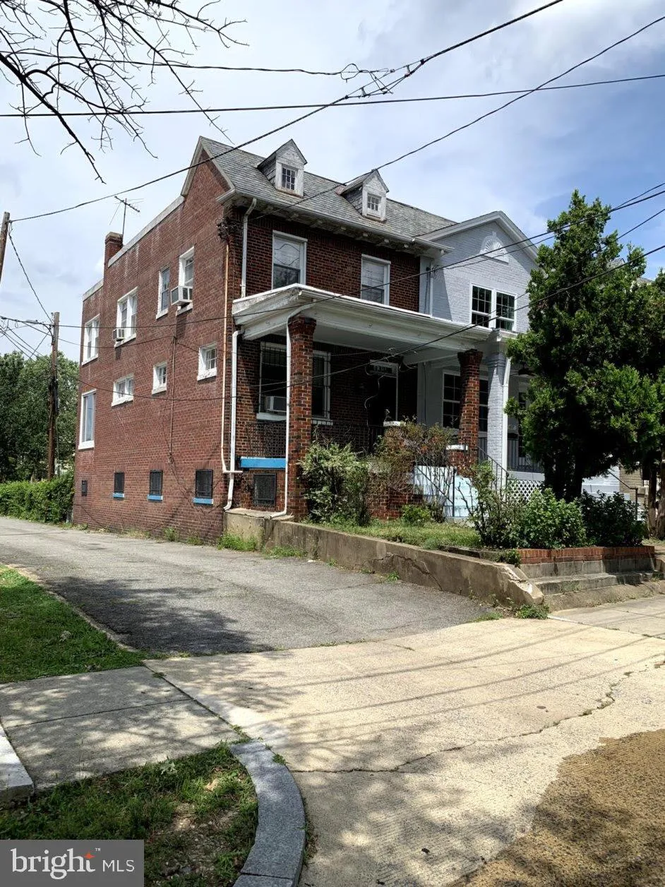 439 Hamilton Street NW, Washington, DC 20011