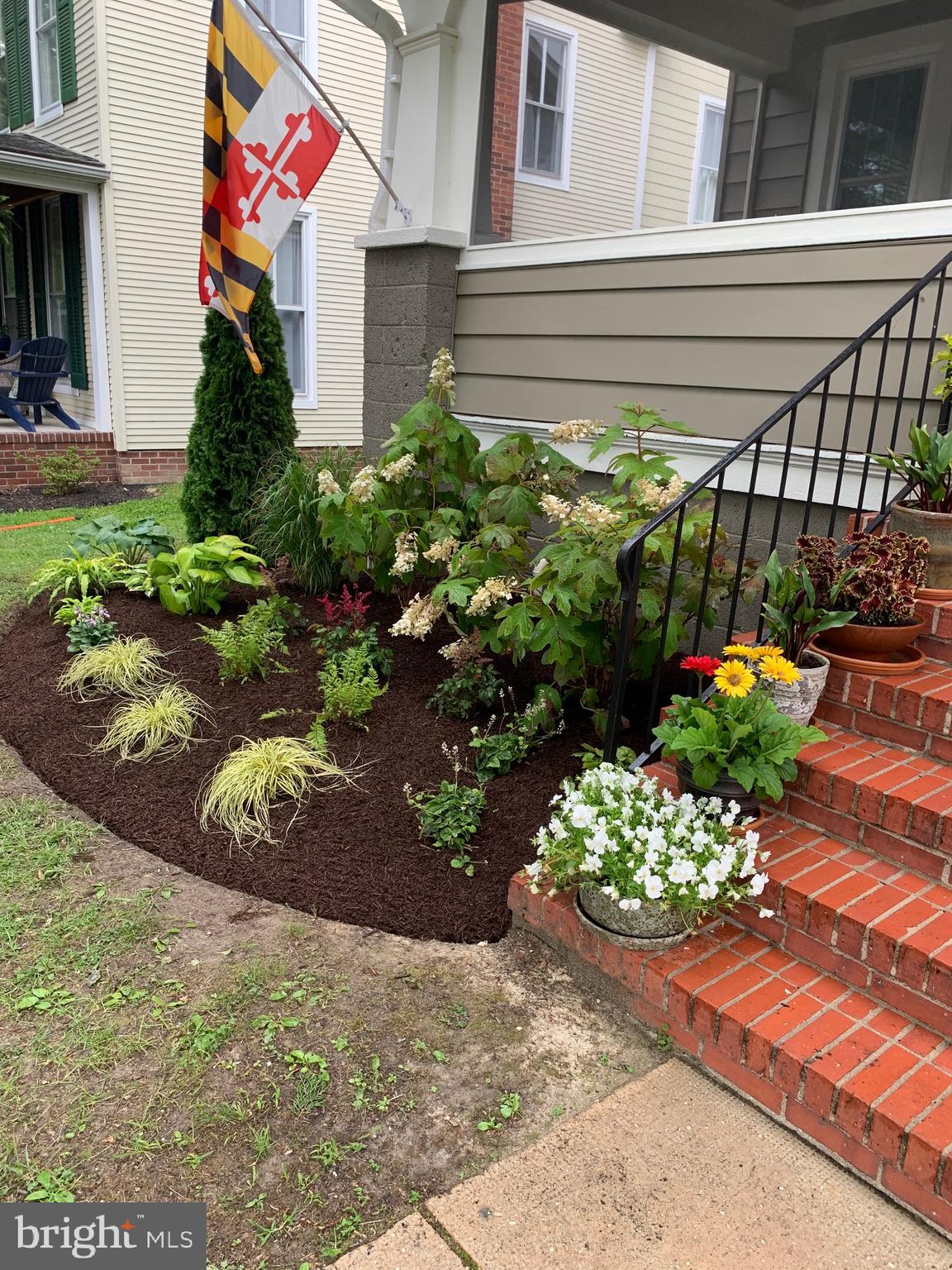 107 W CHESTNUT STREET