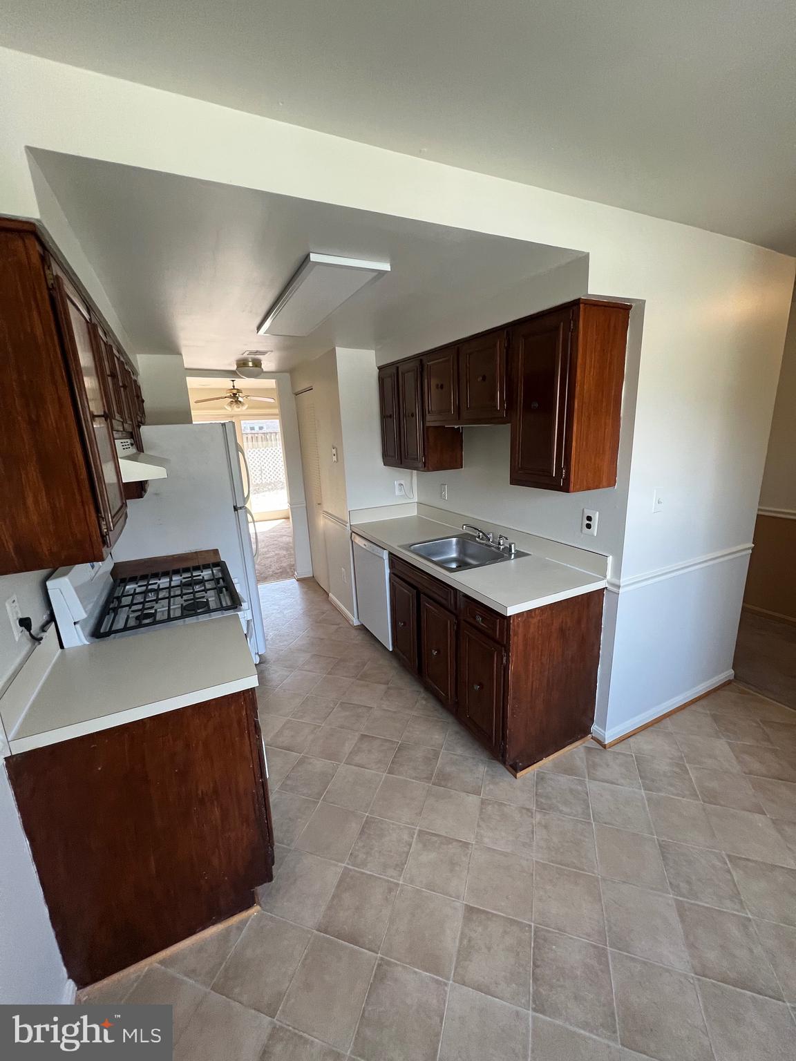 VILLAGE OF OAKLAND MILLS - Residential Lease