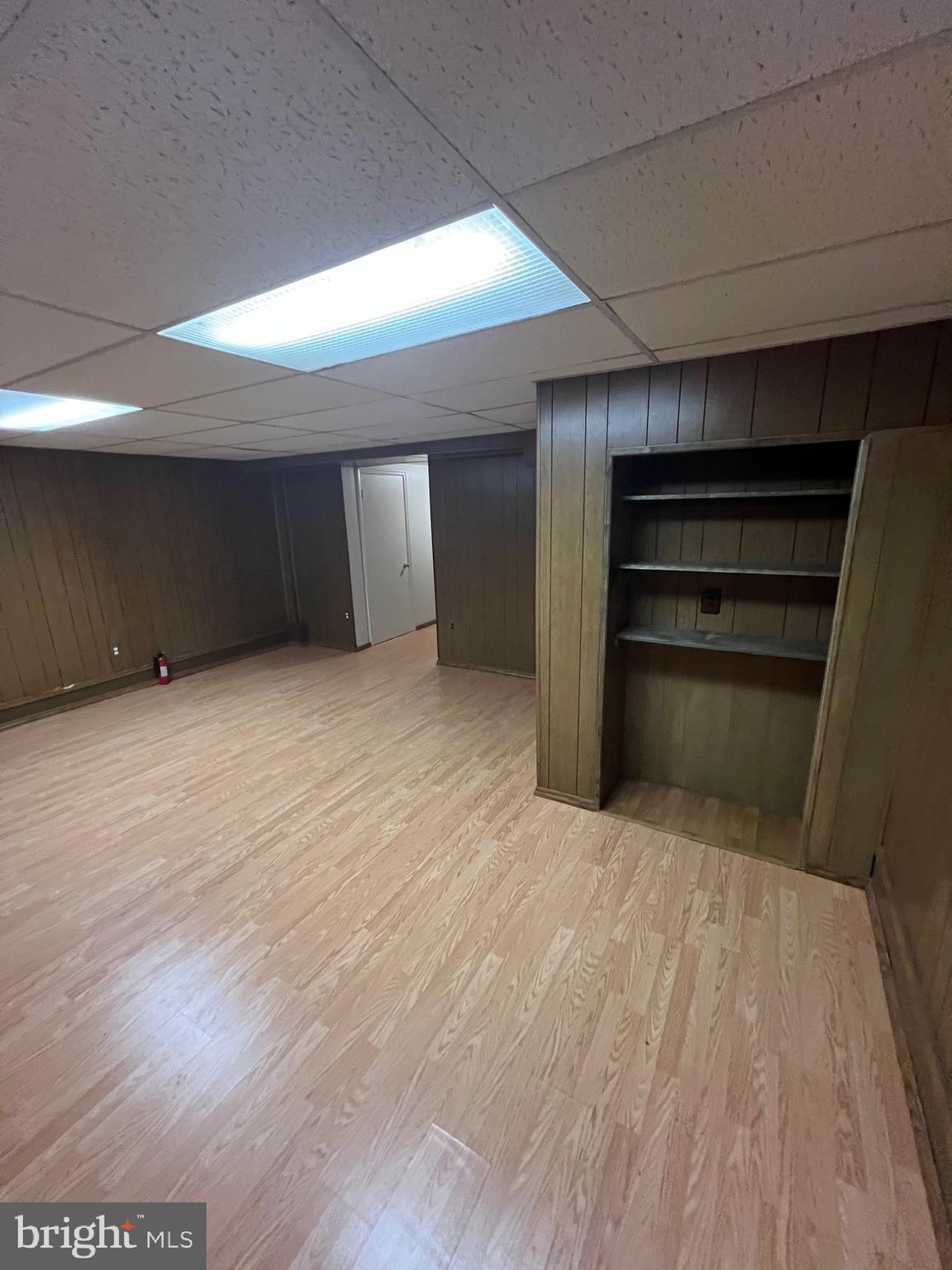 VILLAGE OF OAKLAND MILLS - Residential Lease