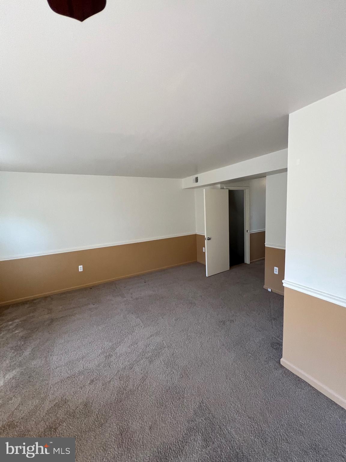 VILLAGE OF OAKLAND MILLS - Residential Lease