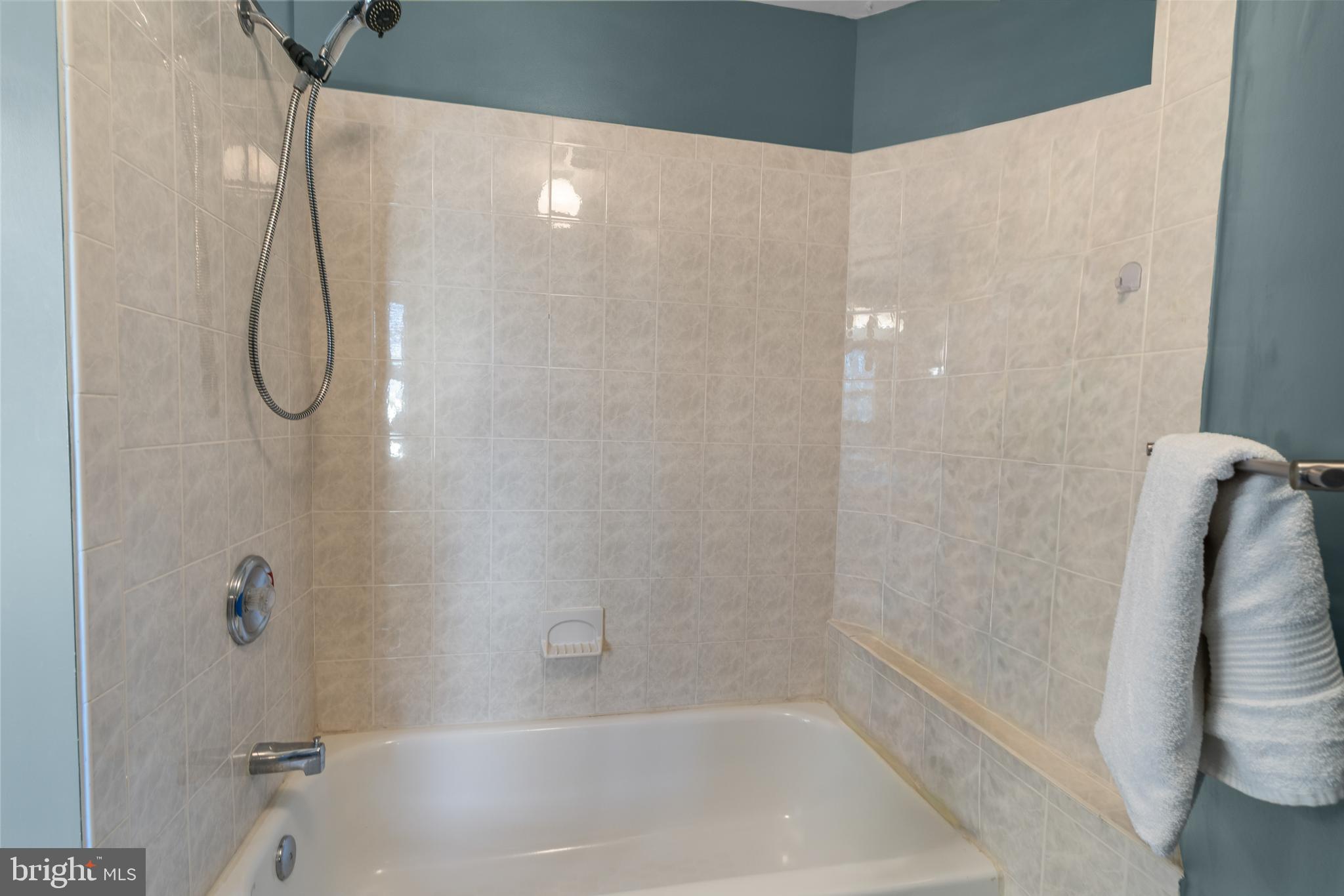 BROOKEVILLE KNOLLS - Residential