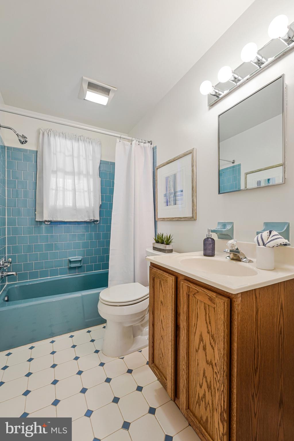 MC LEAN HAMLET - Residential