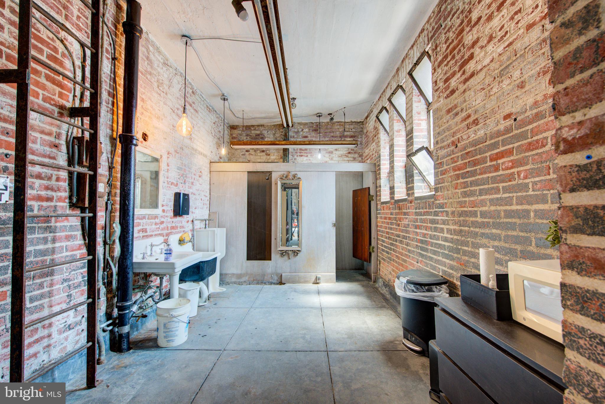 SHARSWOOD - Commercial Lease