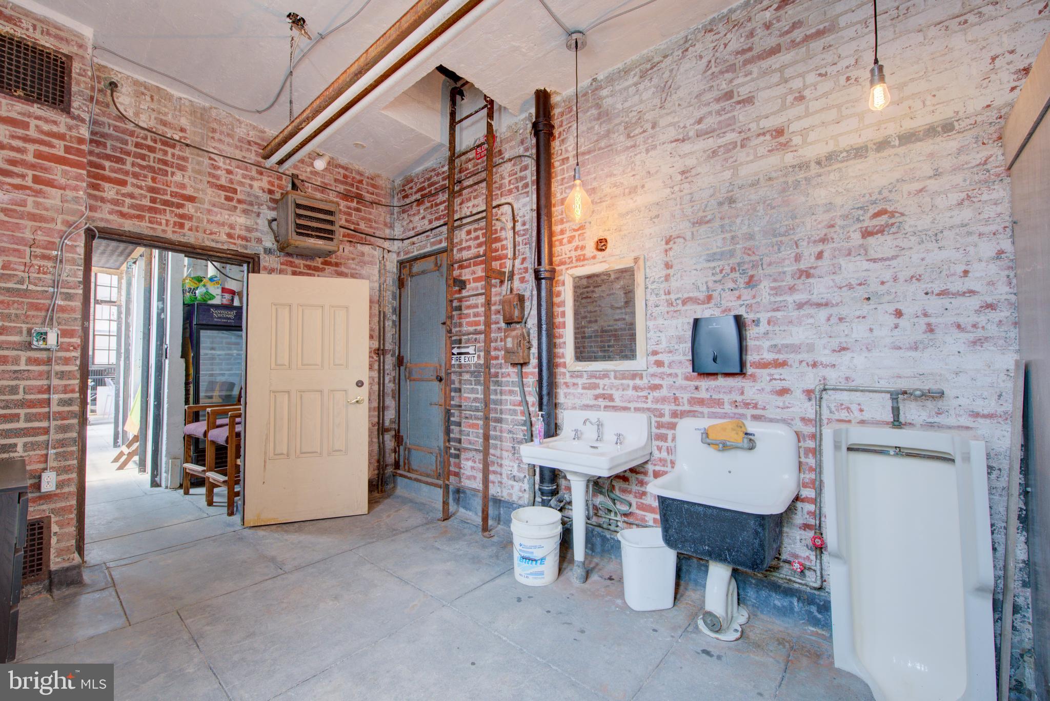 SHARSWOOD - Commercial Lease