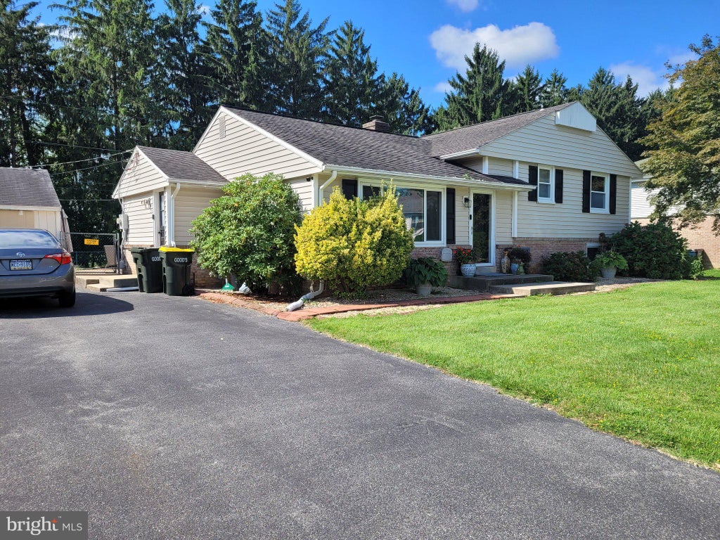Photo of 2700 Royal Rd, LANCASTER, PA 17603 (MLS # PALA2095146)