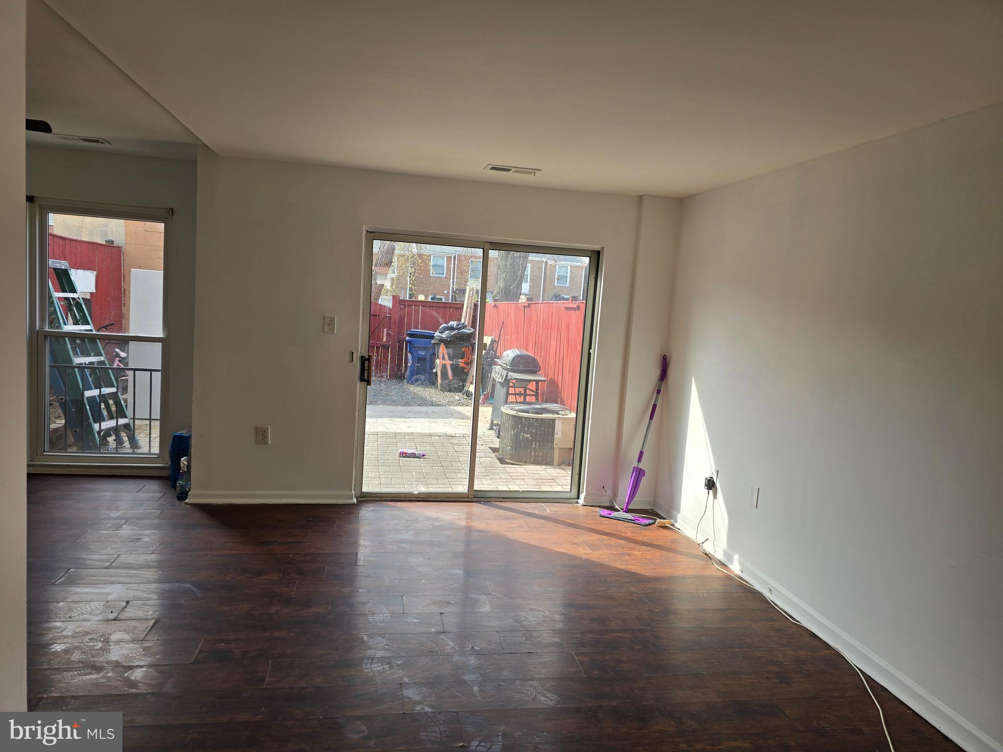 STEVENSON SQUARE - Residential