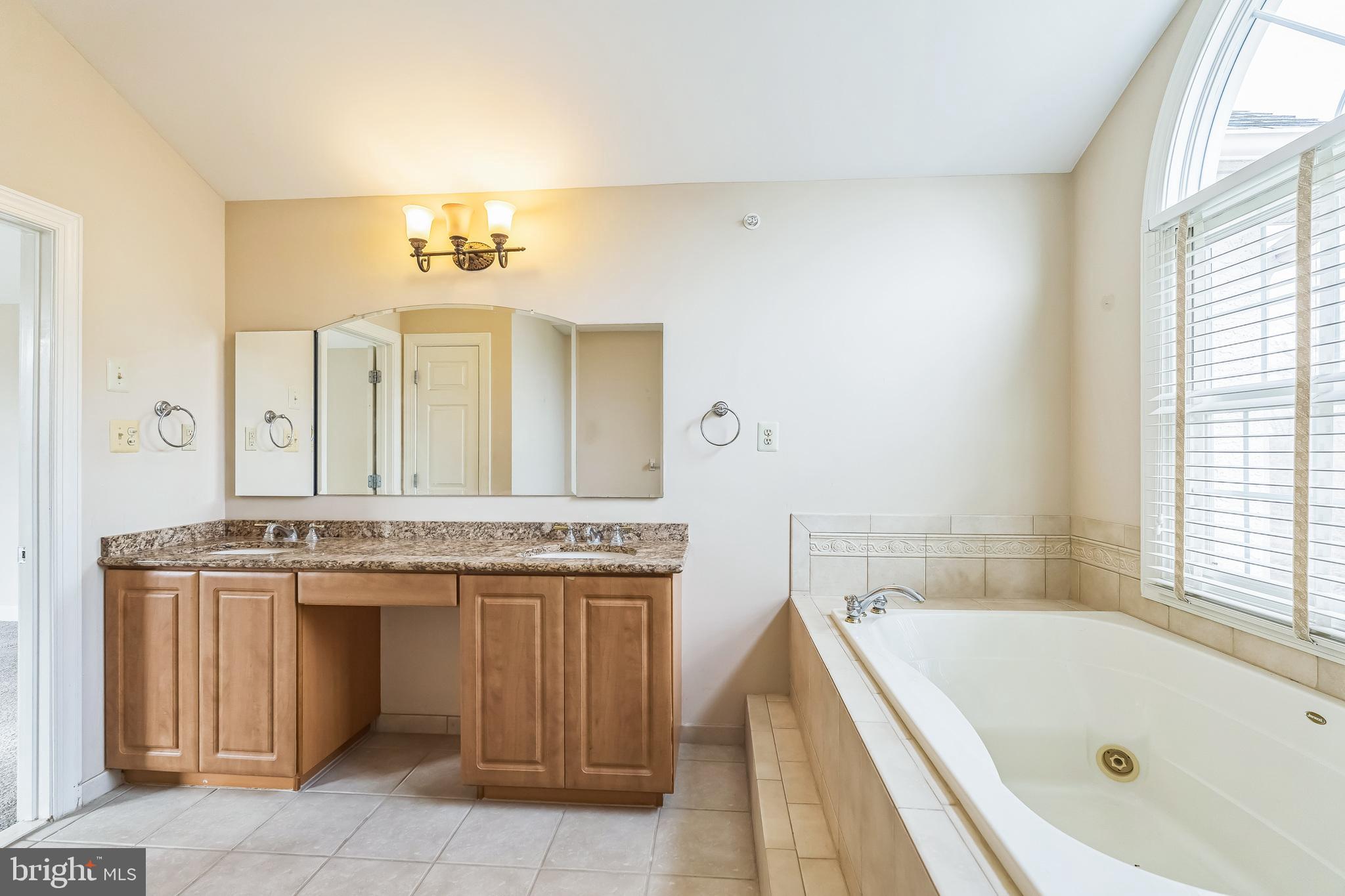 RESERVE AT PENN CRSG - Residential Lease