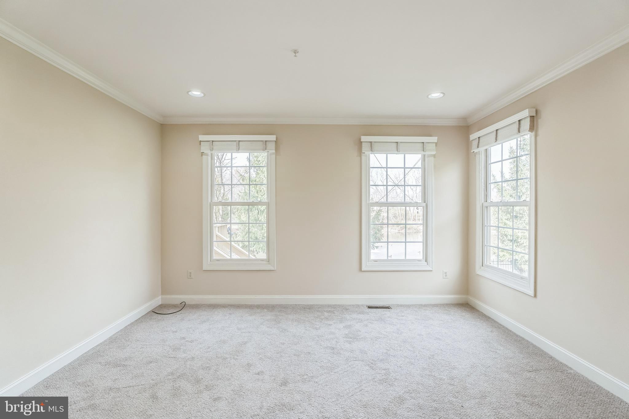 RESERVE AT PENN CRSG - Residential Lease