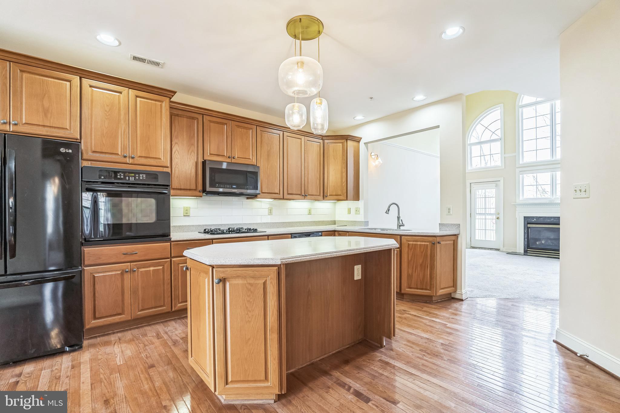 RESERVE AT PENN CRSG - Residential Lease