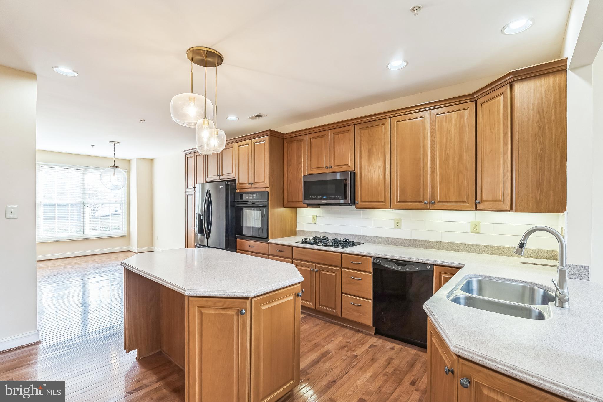 RESERVE AT PENN CRSG - Residential Lease