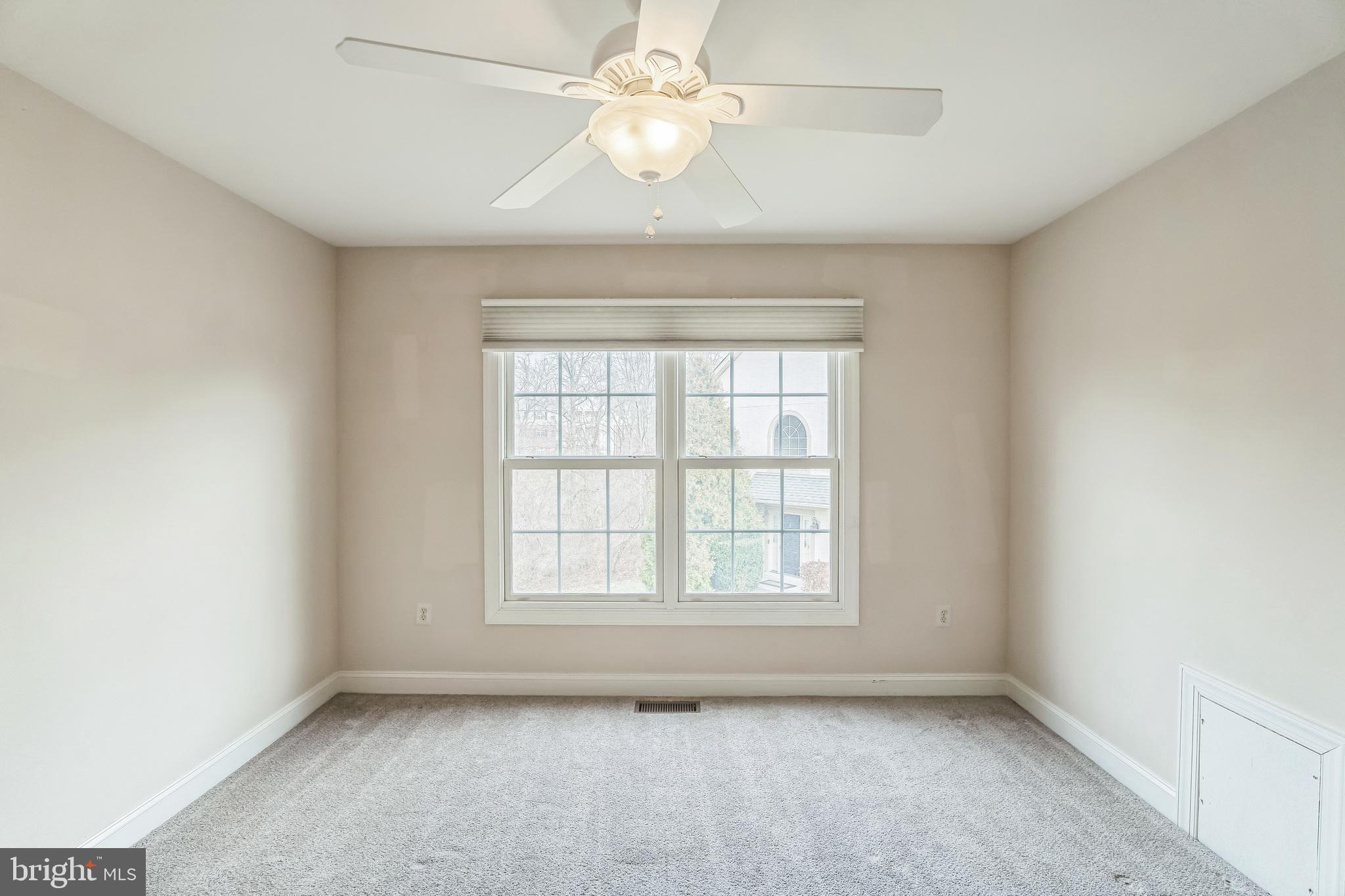 RESERVE AT PENN CRSG - Residential Lease