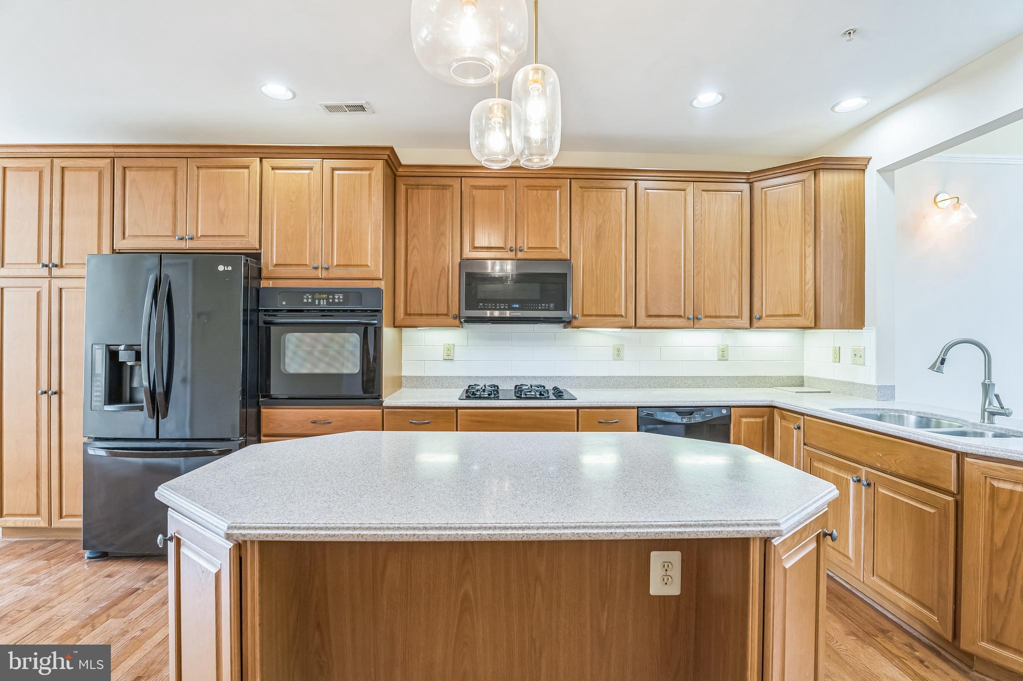 RESERVE AT PENN CRSG - Residential Lease