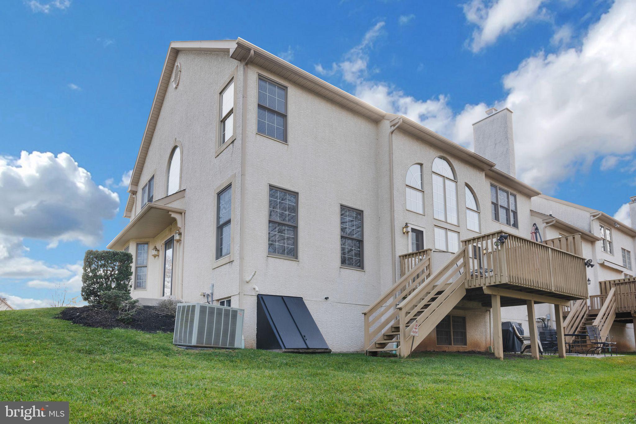 RESERVE AT PENN CRSG - Residential Lease