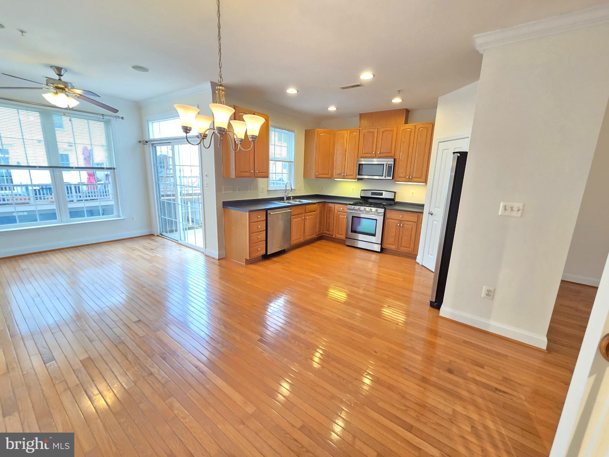 CAMDEN CROSSING - Residential