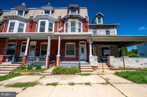 Townhouse For Sale - 531 Chestnut Street<br/> WEST READING, PA 19611